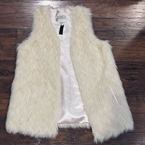 BB Dakota Ivory Scotland Fur Vest Size MED